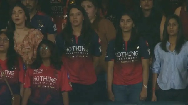 Anushka Sharma And Smriti Mandhana