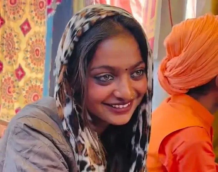 Mahakumbh Viral Girl Monalisa Caste