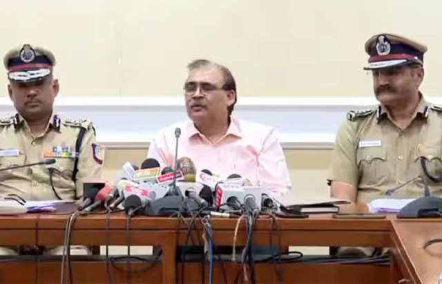 Dheeraj Kumar Home Secretary TN