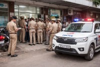 जांच करती पुलिस सांकेतिक तस्वीर फोटो जेनरेट Ai