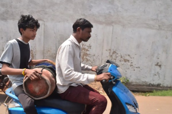 LPG की किल्लत से शहर बेहाल! लोगों ने कहा- गैस नहीं तो कैसे जलेगा चूल्हा, देखें Photo...