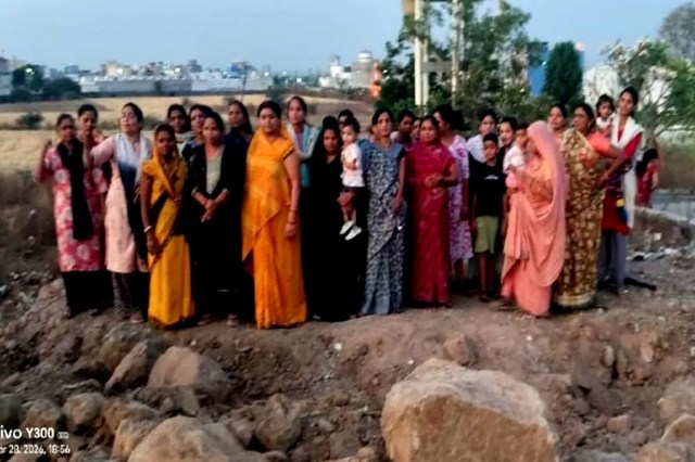 Pit Protest Against Liquor Shop