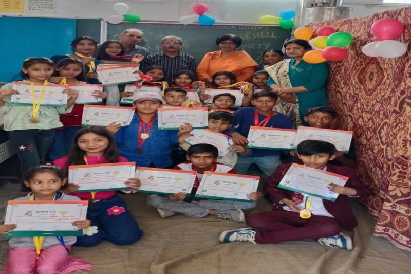 कार्तिक चौक स्कूल में पुरस्कार वितरण व विदाई समारोह आयोजित