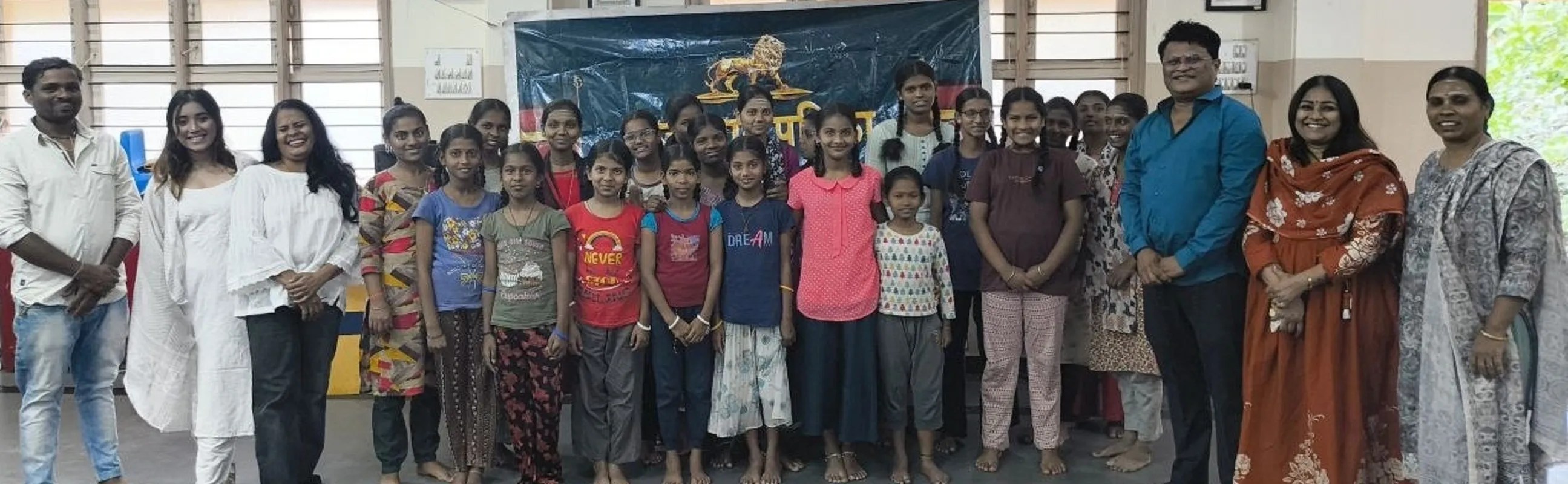 मुस्कुराहट में छिपा साहस और आंखों में बसे बड़े सपने। परिस्थितियों से लड़कर आगे बढ़ती ये बालिकाएं साबित कर रही हैं कि हौसला हो तो हर मंजिल हासिल की जा सकती है।