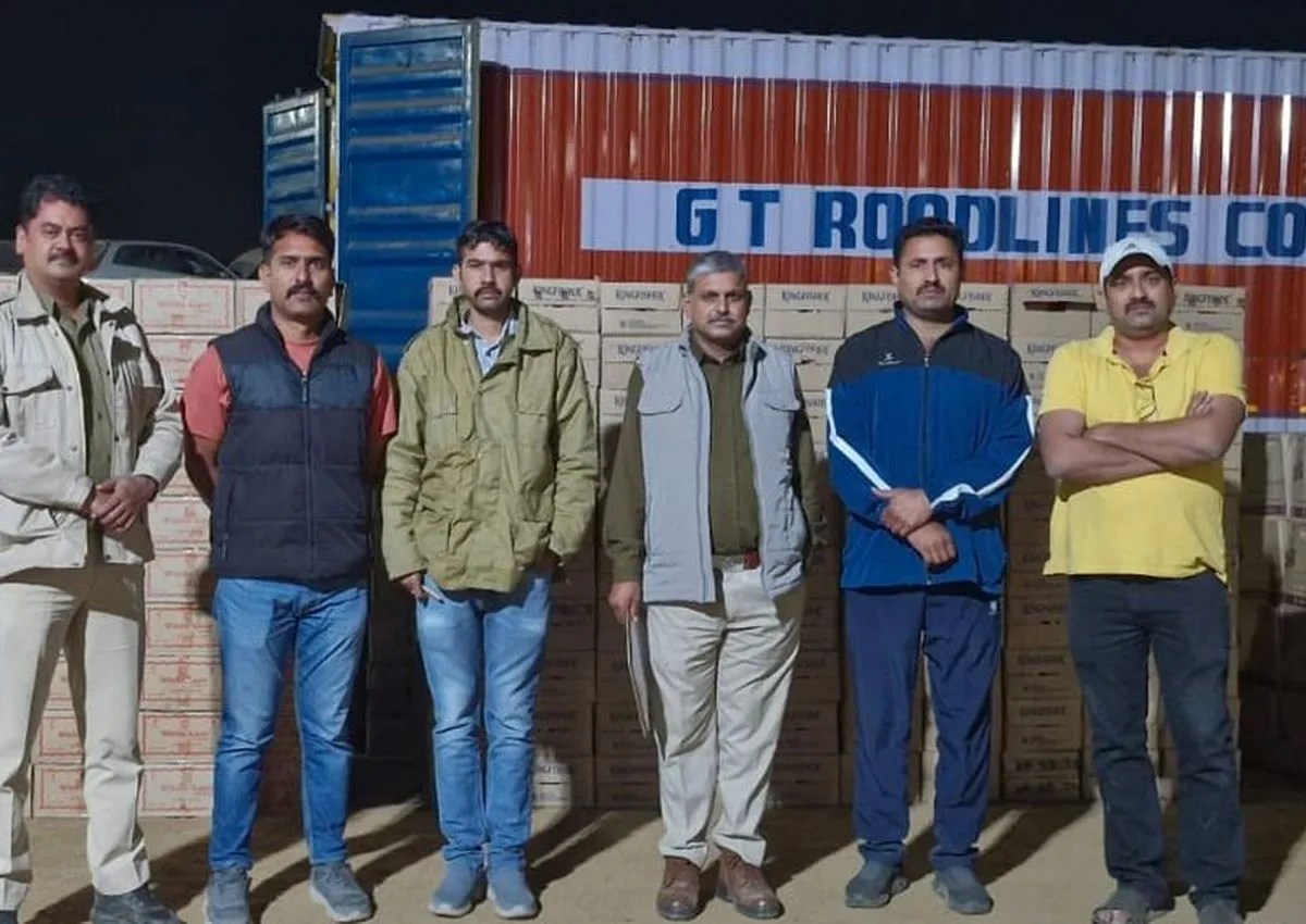 पुलिस ने कंटेनर चालक धोरा राजवा, बार ब्यावर निवासी गोपालसिंह को गिरफ्तार कर लिया। पुलिस के अनुसार यह शराब पंजाब और राजस्थान निर्मित है, जिसे अवैध रूप से गुजरात ले जाया जा रहा था। जब्त शराब की अनुमानित कीमत करीब 5 करोड़ रुपए बताई गई है।