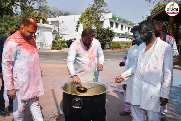 Tejashwi Yadav Holi Photos