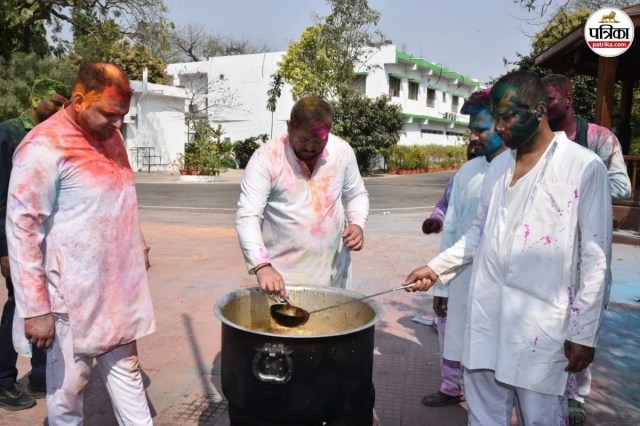 Tejashwi Yadav Holi Photos