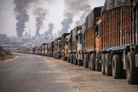 West Asia Conflict: युद्ध के असर से थमने लगे 40 फीसदी ट्रकों के पहिए, चावल से लेकर टाइल्स का कारोबार प्रभावित