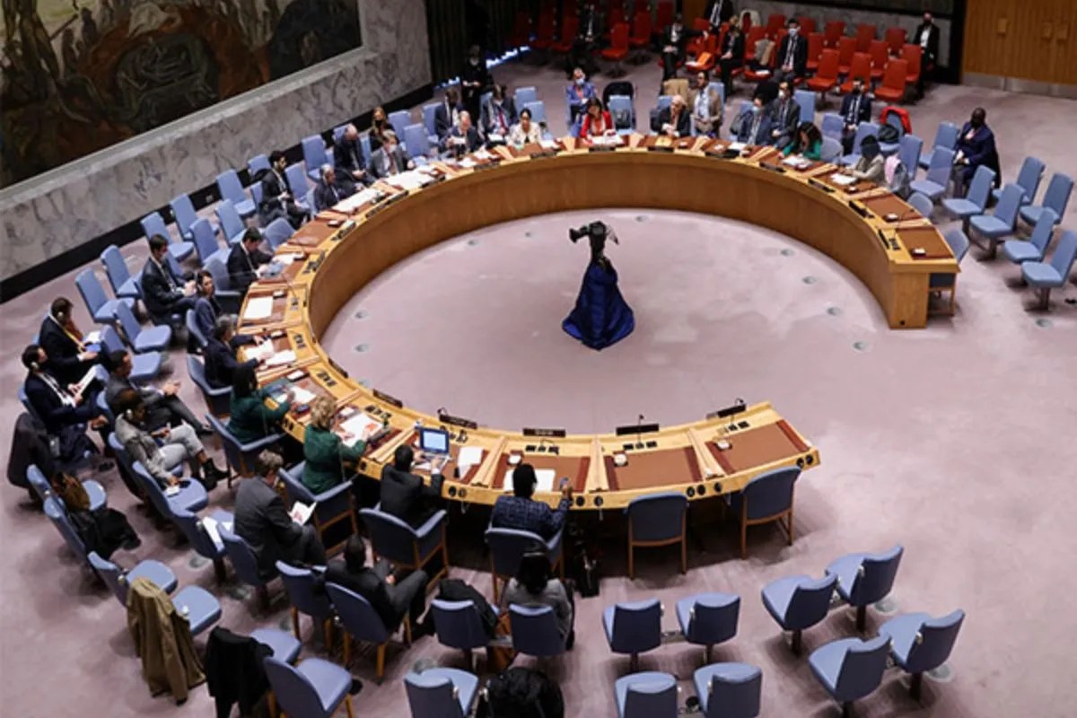 The Fake Theater of Diplomatic Friction Why US-Iran "Clashes" Are Actually Coordinated Stability