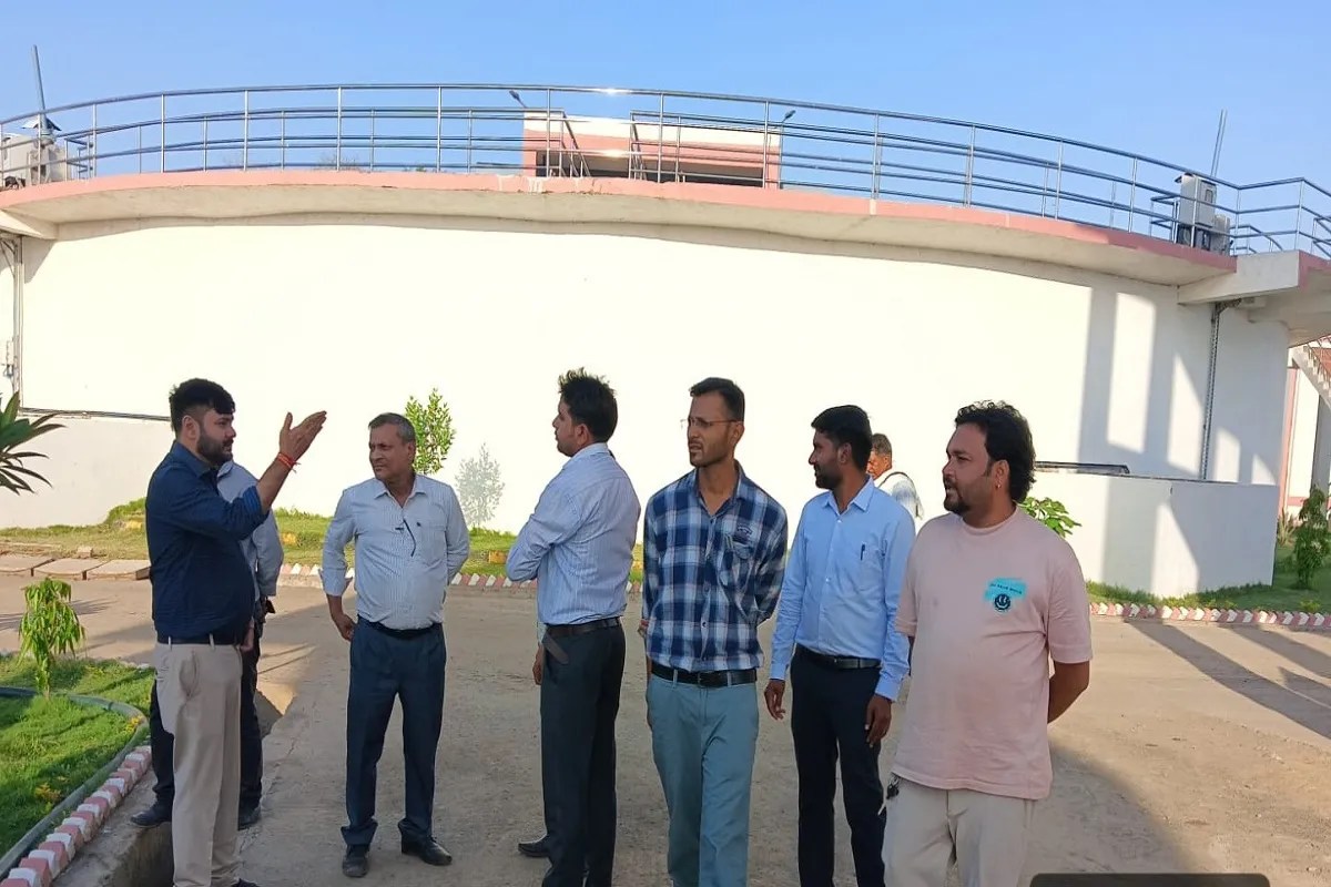 नगरीय विकास एवं आवास विभाग के उप संचालक ओपी झा जिले में दो दिवसीय दौरा करने आए हैं। उन्होंने पहले दिन गोटेगांव, नरसिंहपुर और करेली नगरपालिका क्षेत्रों का निरीक्षण कर व्यवस्थाओं का जायजा लिया।