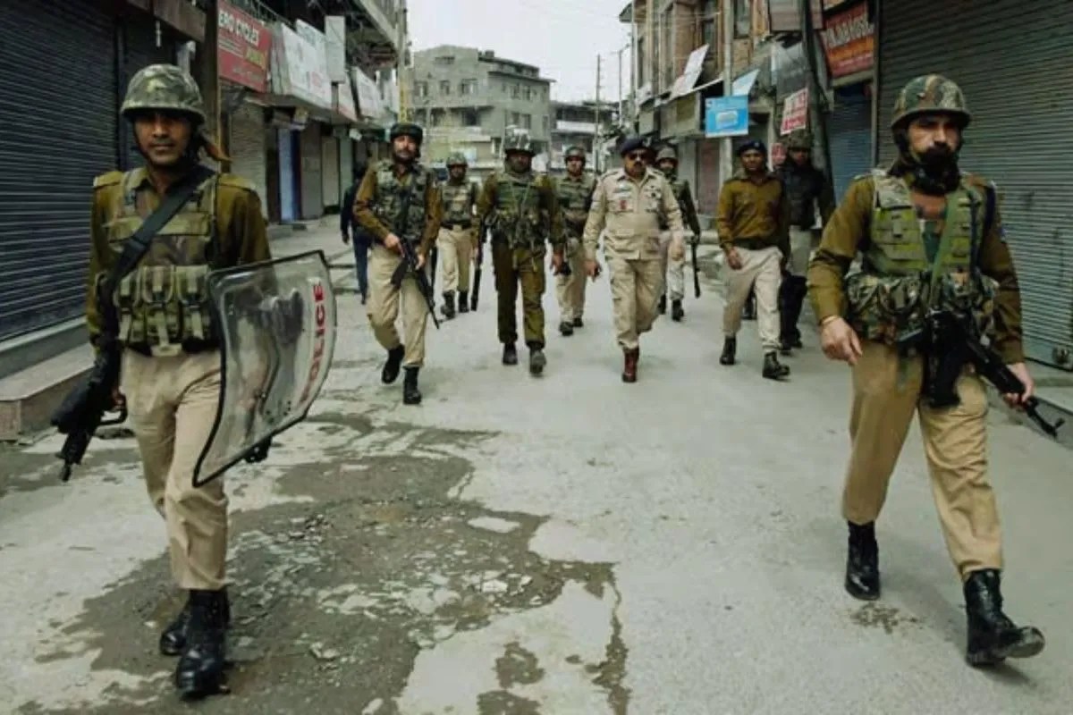 कश्मीर के शोपियां में 14.5 किलो IED बरामद, सेना और पुलिस की मुस्तैदी से टला बड़ा हमला