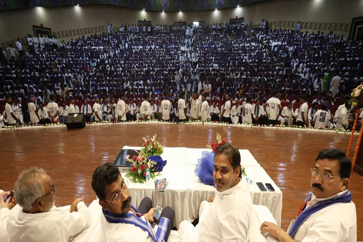 ‘लखनऊ वाले’ पर चंद्रशेखर का हमला: सियासी मंच से बिना नाम लिए तीखे तंज, बढ़ी राजनीतिक सरगर्मी (फोटो सोर्स : भाषा WhatsApp News Group)