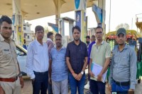 रसद विभाग की अवैध रिफिलिंग पर कार्रवाई, दो पेट्रोल पंपों के स्टॉक का लिया जायजा The Logistics Department took action against illegal refilling, and inspected the stock at two petrol pumps