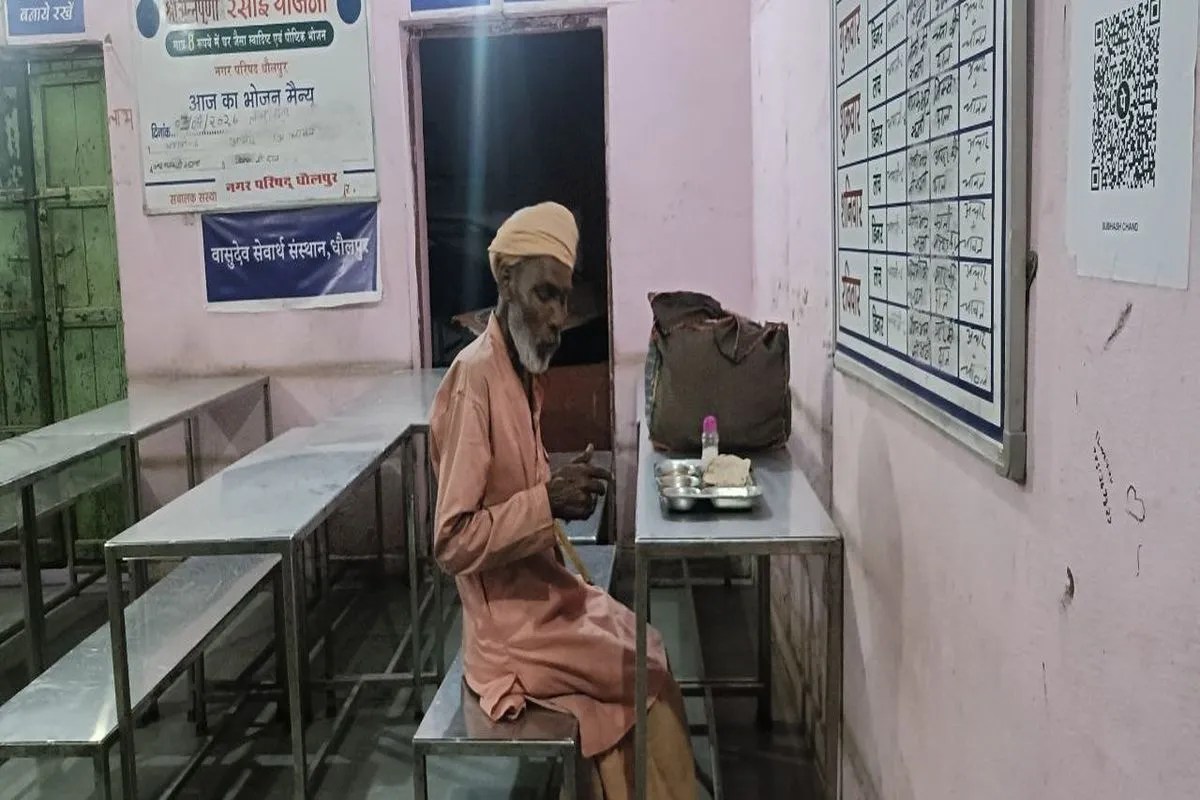 अन्नपूर्णा रसोइयों को जरूरत 14 सिलेंडरों की ...और एजेंसी देगी सिर्फ आठ Annapurna cooks need 14 cylinders... and the agency will provide only eight