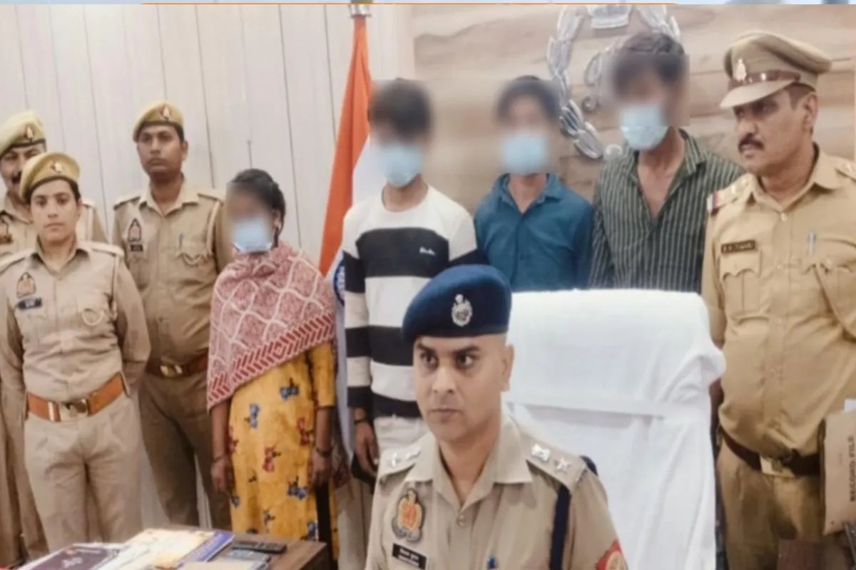 पुलिस टीम के साथ गिरफ्तार आरोपी फोटो सोर्स विभाग