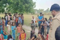 रोते बिलखते परिजन सोर्स पत्रिका