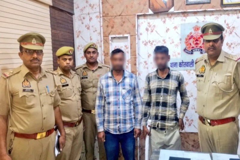 पुलिस टीम के साथ गिरफ्तार आरोपी फोटो सोर्स विभाग