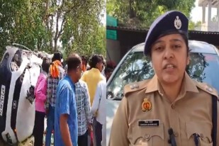 घटना स्थल पर जुटी भीड़ जानकारी देती पुलिस अधिकारी फोटो सोर्स विभाग