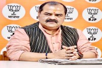 तंज की राजनीति बनाम विकास पर गरमाई सियासत (फोटो सोर्स : भाषा WhatsApp News Group)