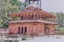 अपने अस्तित्व की लड़ाई लड़ती ऐतिहासिक ‘बारादरी’ The historic 'Baradari' is fighting for its existence