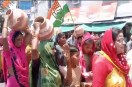 सागर में जल संकट पर कांग्रेस का निगम घेराव, खाली मटकों संग प्रदर्शन
