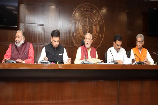 
पीपीपी मॉडल पर यूपी के 49 बस स्टेशनों का कायाकल्प: एयरपोर्ट जैसी सुविधाओं से लैस होंगे आधुनिक बस अड्डे   (फोटो सोर्स : भाषा WhatsApp News Group) 

