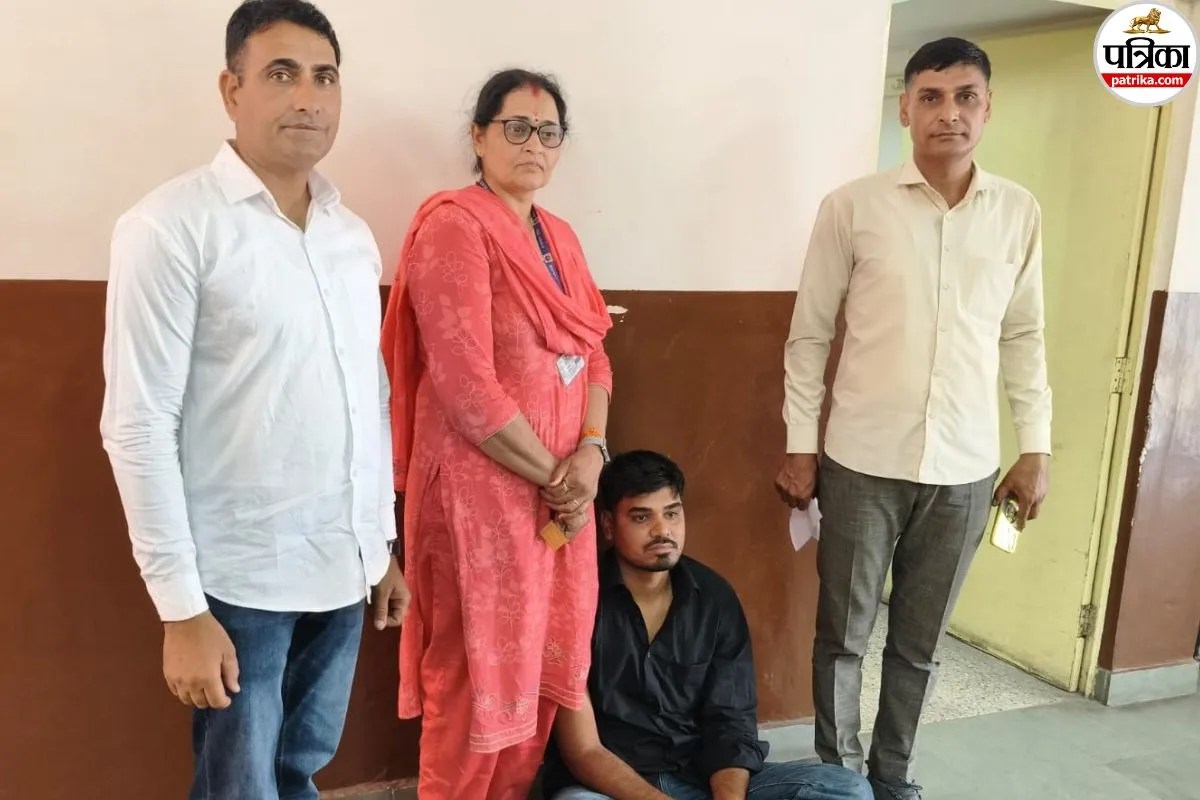 Jaipur cafe incident Girl sends live location to Kalika patrol team accused arrested by police