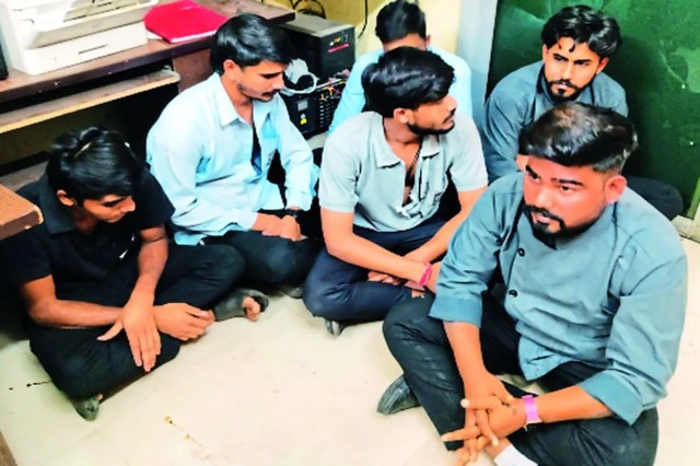 कचौरी को लेकर बार में बवाल, होटल स्टाफ और ग्राहकों में जमकर मारपीट