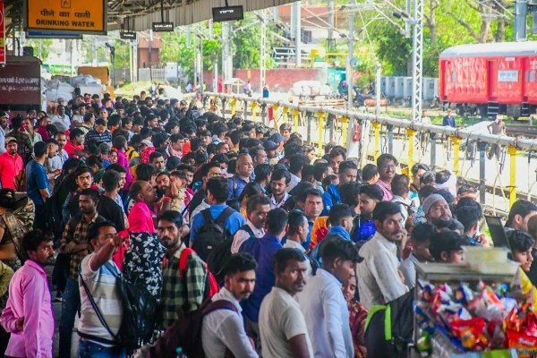 Crowd going home for election