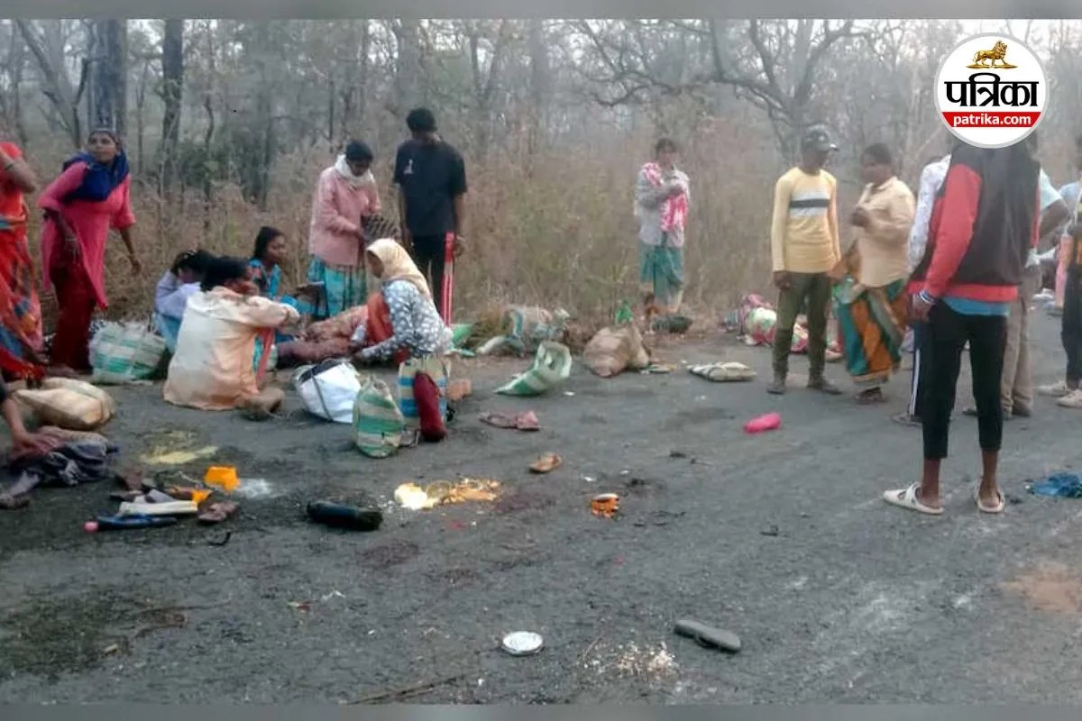 पिकअप पलटने से 15 ग्रामीण घायल (photo source- Patrika)