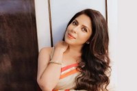 ACTRESS RAYMON KAKAR