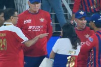 Sanjiv Goenka vs Rishabh Pant Video , LSG vs DC IPL 2026 Highlights , Sanjiv Goenka Reaction on LSG Defeat , Rishabh Pant Post Match Presentation , Sanjiv Goenka KL Rahul Incident Comparison , IPL 2026 Latest Cricket News Hindi , sanjiv goenka reaction lsg loss rishab pant video viral ipl 2026