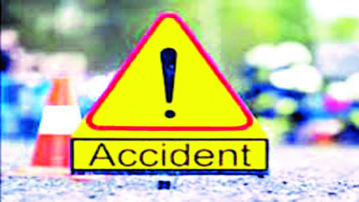 बालोद जिले की सड़कों पर लगातार सड़क दुर्घटना हो रही है। शुक्रवार रात जिले में हुई दो अलग-अलग सड़क दुर्घटना में दो युवकों की मौत हो गई।