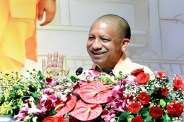 लखनऊ में आकाशवाणी के 89 वें स्थापना दिवस समारोह में गूंजे ठहाके: मुख्यमंत्री योगी आदित्यनाथ की चुटकी ने बांधा समां (फोटो सोर्स : भाषा WhatsApp News Group)