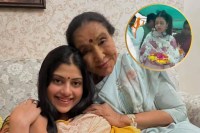 Zanai Bhosle Emotional During Asha Bhosle Asthi Visarjan