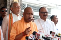 विधानसभा विशेष सत्र में गरजे सीएम योगी: “आपके आचरण को देखकर गिरगिट भी शर्मा जाएगा” (फोटो सोर्स : भाषा WhatsApp News Group)