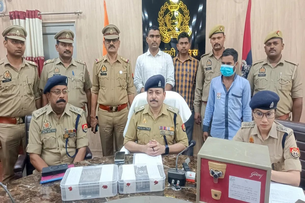 सीसीटीवी घुमा कर्मचारी ने उड़ाई तिजोरी, 48 घंटे में खुलासा, नौ लाख बरामद (Source: Police Media Cell)
