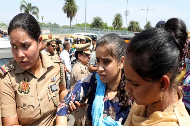 
 CM Helpline 1076 Employees