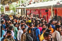 जयपुर जंक्शन पर यात्रियों की भीड़, पत्रिका फोटो