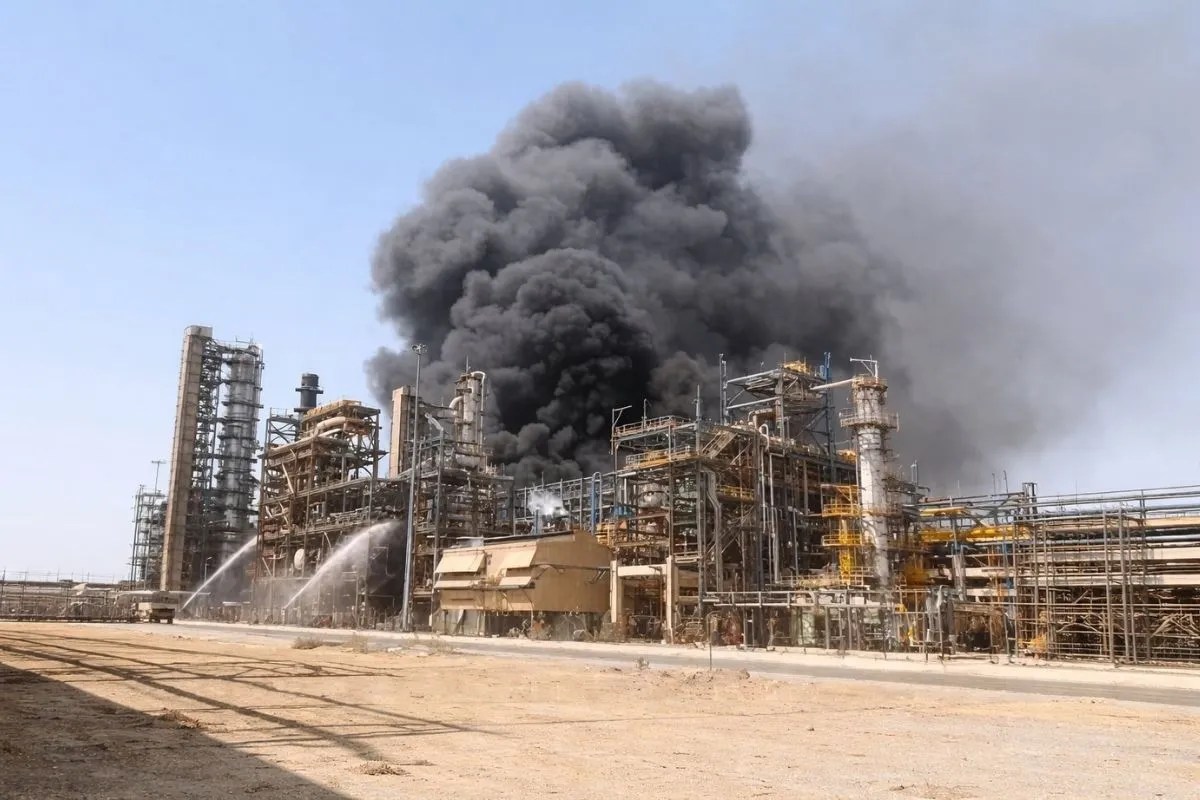 रिफाइनरी में आग