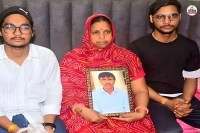 मृतक कंहैयालाल साहू की धर्मपत्नी व दोनों पुत्र, पत्रिका फाइल फोटो