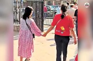 पीड़ित जापानी महिला पर्यटक, पत्रिका फोटो