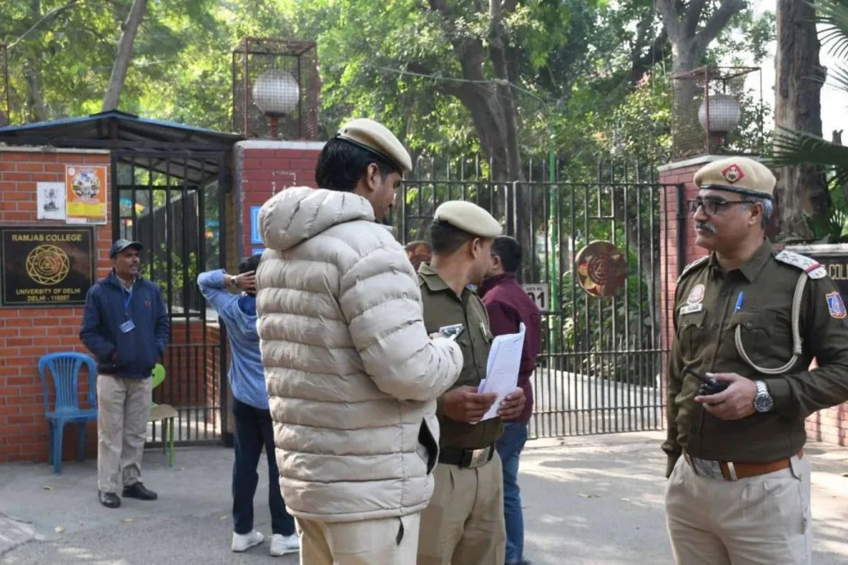 Blast warning issued at Delhi University's Ramjas College