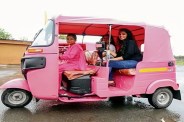 यूपी में तैयार हो रही महिला ई-रिक्शा पायलटों की फौज: ‘सेफ मोबिलिटी’ से गांव-गांव बदल रही तस्वीर    (फोटो सोर्स : भाषा WhatsApp News Group) 