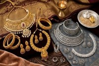 सोना-चांदी के दामों में भारी उछाल, ग्राहकों की बढ़ी चिंता (फोटो सोर्स : AI)