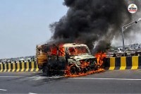HDFC Bank ATM Cash Van Catches Fire on Rajasthan Highway Tonk 5 Crore Cash Saved Safely