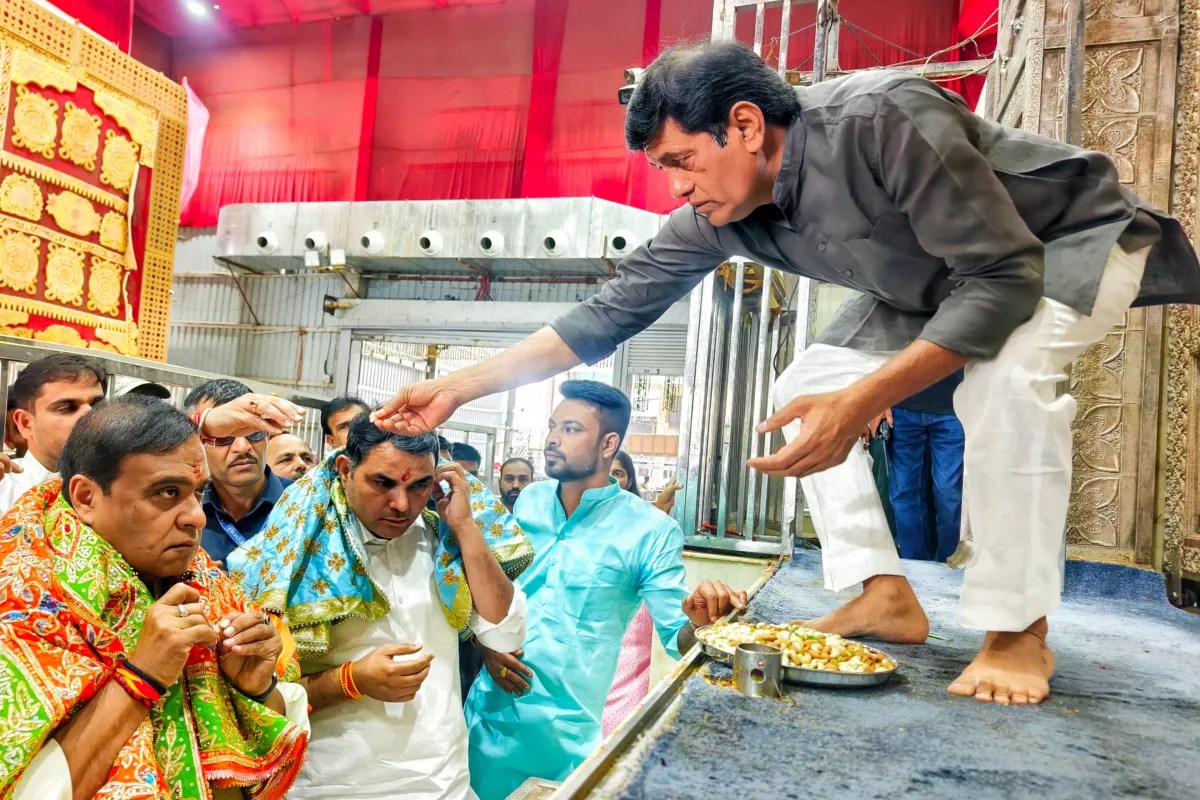 Himanta Biswa Sarma Khatu Shyam, Assam CM Rajasthan visit, Khatu Shyam temple news, BJP election confidence Assam, Assam election 2026, Himanta Biswa Sarma statement, Rajasthan political visit, Khatu Dham news, BJP majority claim Assam, Indian politics news, temple visit politics, election results Assam, Himanta Biswa Sarma news, Khatu Shyam darshan, political religious visit