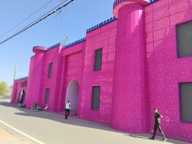 एसएमएस मैदान को पिंक किले की तरह सजाया गया है। फोटो - पत्रिका