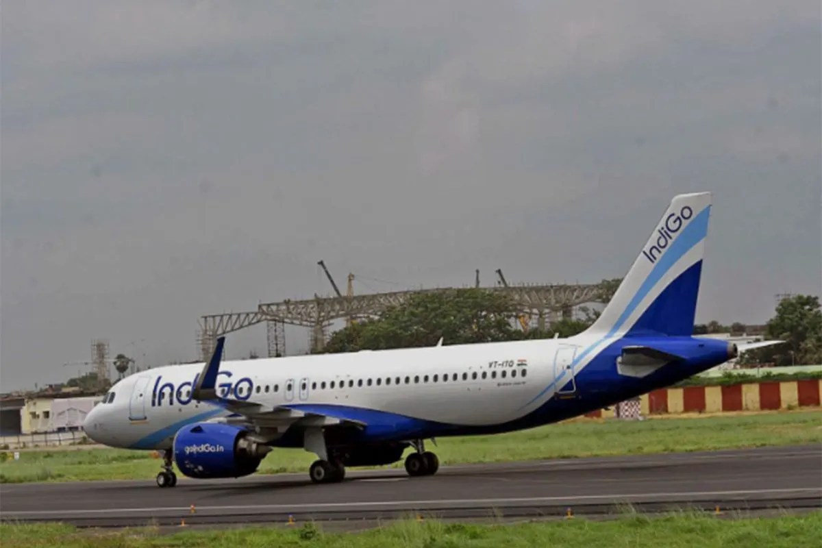 indigo flight advisory due to bad weather in delhi