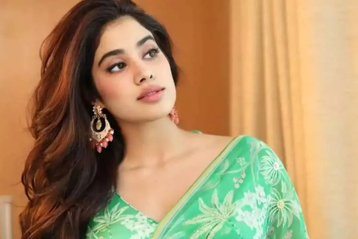 Janhvi Kapoor Slams Paparazzi